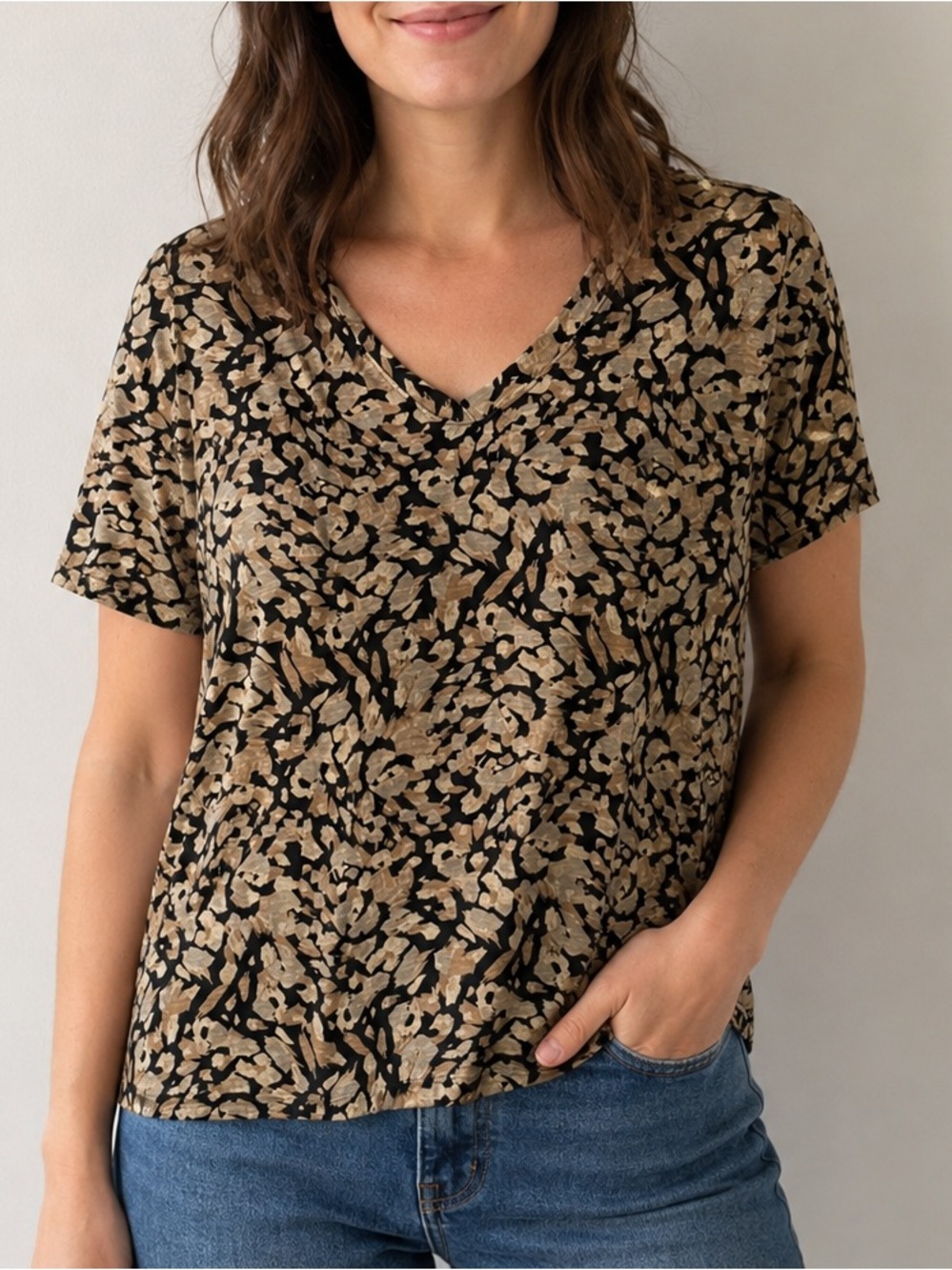 Banana Republic Black and Tan Patterned Tee